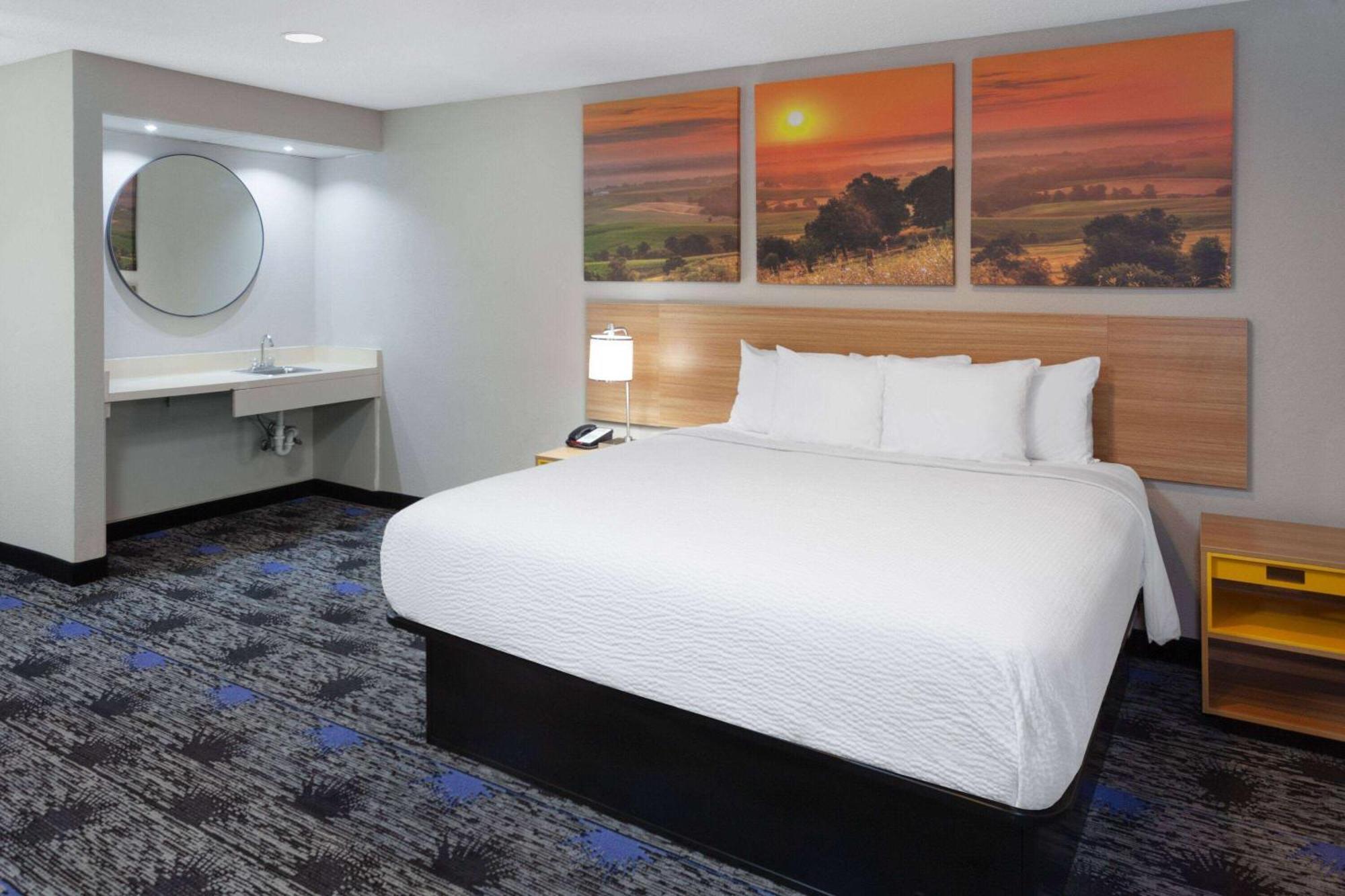 Days Inn By Wyndham Вустер Экстерьер фото