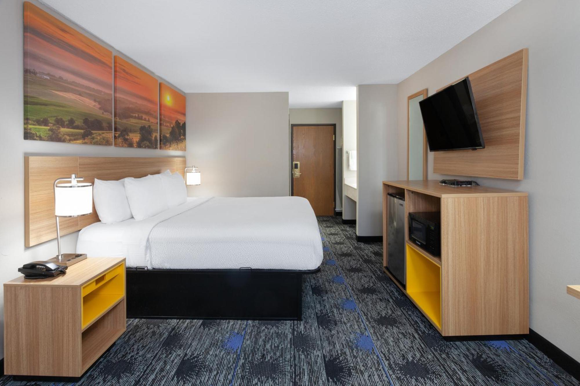 Days Inn By Wyndham Вустер Экстерьер фото